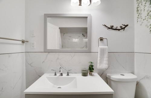 (NEW) Blue Mtn Poconos Retreat Htd pool pet frndly - Foto 31