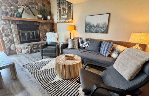 Cozy Townhome at Lutsen Mtn - Ski-in, Ski-out, Pool, Hot Tub, Fitness Center, resort amenities galore! - Foto 10