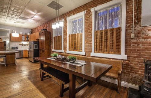 Elegant Loft-style Retreat in Old Firehouse Alley - Foto 9