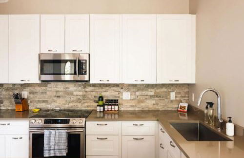 Modern Comfort w Mountain Views - Pet-Friendly - Foto 14