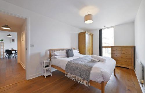 The Vizion serviced apartments from Pincott Properties - free parking, private balcony, and WiFi - Photo 20