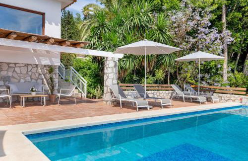 Boutique 2BR & 2BA Apt at Villa Bonica Estate - Photo 17