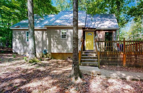 1 Mi to Pickwick Lake! Tranquil Wooded Cabin - Foto 20