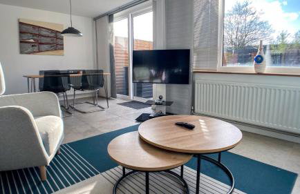 Newtown Contemporary Stay with free parking & garden - Photo 10