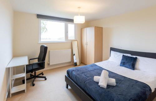 Grand 5BR Home in Market Harborough with Parking - Foto 5