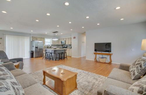 Yard and 15 Boat Slip Waterfront Grove Getaway - Foto 2