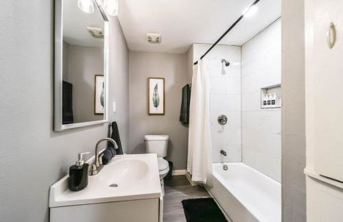 Comfy 5BR Holiday Home with Hot Tub, 10min from NGR Stadium - Foto 6