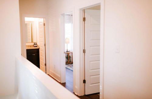 Bright Artist's Cottage-Mins to Downtown, Campus - Foto 34