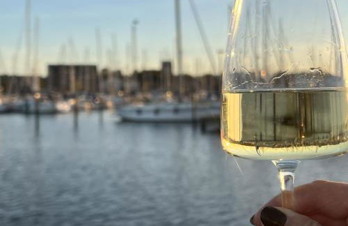 Hausboot mit Motorboot - Foto 19