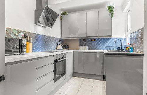 Modern City Centre Townhouse sleeps 10 & Parking - Foto 8