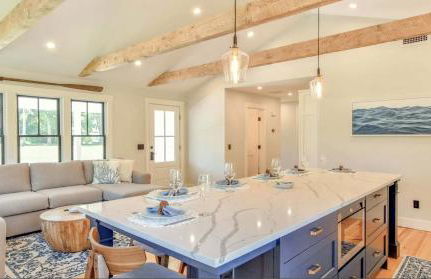 Renovated kitchen less than 2 miles to Beach! - Foto 1