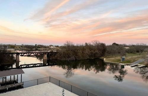 Luxury Lake LBJ Waterfront Home with Hot Tub and Boat Slip - Foto 54