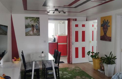 Apartment - Sleeps 5 - Parking - Station Close - Foto 1