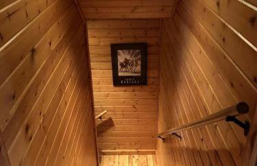 Intimate Off-Grid Cabin with Fire Pit and Mountain Views in Montana - Foto 3
