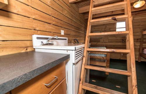 Cozy Rustic Cabin Rental on Private Ranch for Weekend Getaway from Austin - Photo 13