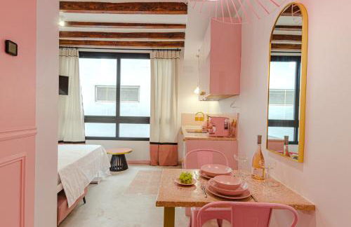 Glamorous pink studio in city center - Photo 22