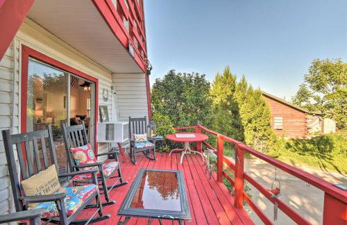 Steps to Lake! Charming Cabin Pool Access and Decks - Foto 25