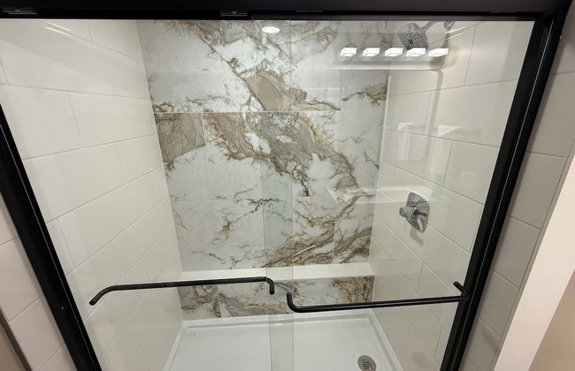 Lighthouse Inn & Suites - Photo 66