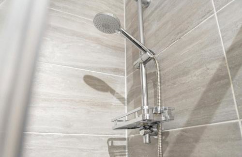 NEW! Stylish 5-Bed Apartment in Stockton-on-tees by Stay With Us, Perfect for Contractors & Large Groups, FREE Parking! - Foto 53