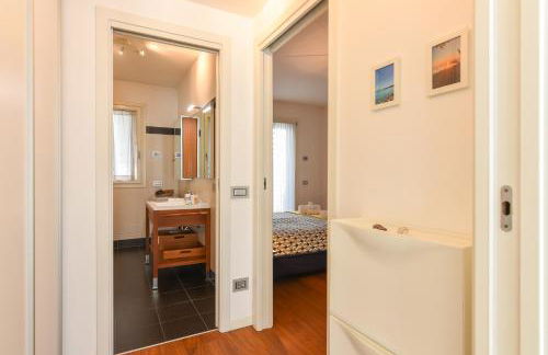 GuestHost- Casa Marina Apartment with Terrace! - Foto 14