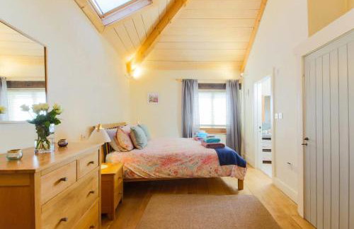 Stunning Old Carthouse with seaview - Photo 10