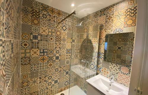 012 CHIC & COSY F2 34m2 HYPERCENTRE WIFI SMART TV NETFLIX - Foto 16