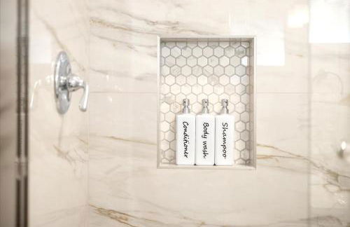 Luxurious Newly Remodeled 4 Bedroom Home with Large Backyard near Disneyland - Foto 13