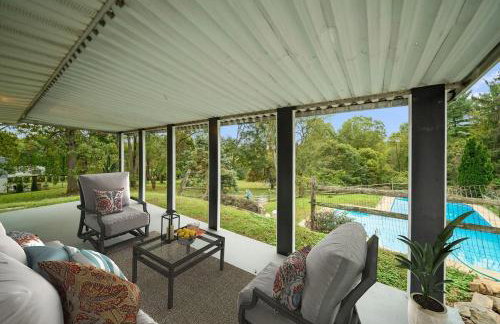 Comfort, Fun, & Charming - 5BR Oasis with Pool - Foto 3