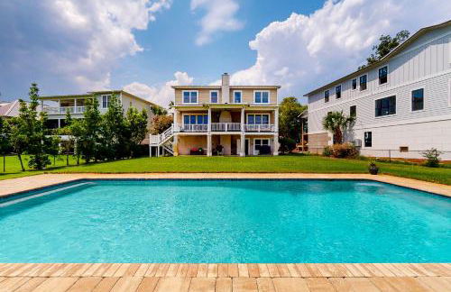 Fantastic getaway with private pool, deck, game room, AC & fast WiFi - Foto 1