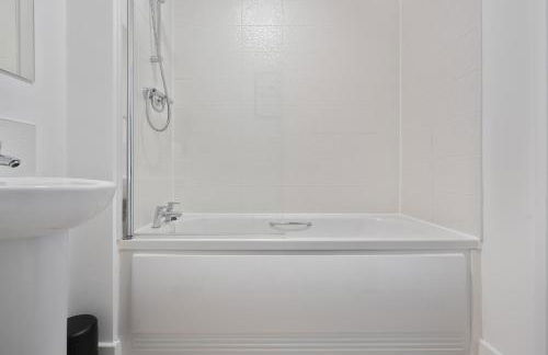 Mersey Way, Spacious 3 Bed Home, Close to Sheffield City Centre & FREE Driveway Parking - Perfect for Workers, Groups & Families - Hosted by Stay Host Save - Foto 20