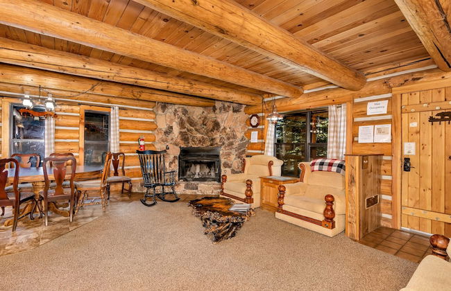 The Log Home Quintessential Log Cabin in Ynp! - Foto 9