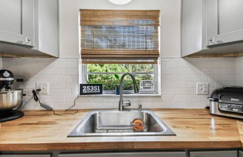 Relaxing Modern Home Sleeps 6 Pool BBQ Firepit - Foto 24