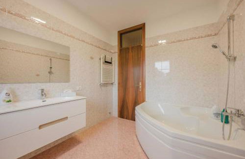 Unico Apt 3A, 2 camere, parcheggio gratis, 10 minuti da Venezia - Photo 18