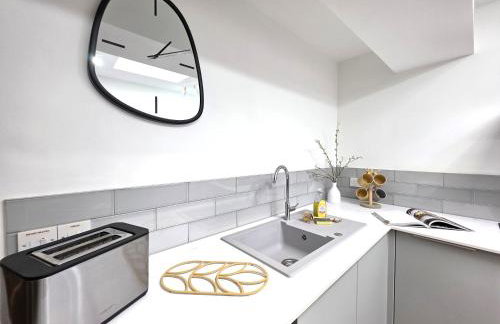 Deluxe One Bed Flat at Dawe Luxury Suites - An Entire Apartment near Ely Cathedral & Train Station - Ideal Gateway to Explore Ely, Cambridge, Norfolk & London - Sleeps up to 4 - Photo 11