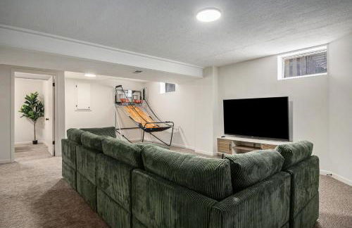 Central Family Oasis with Hot Tub & Fenced Yard - Foto 42