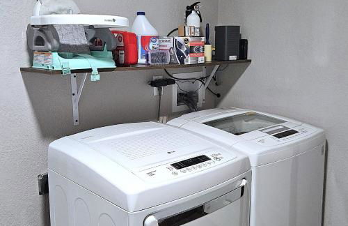 3Bd, King, Brkfst, Large TVs, WD, Sleeps 11, BBQ - Foto 17