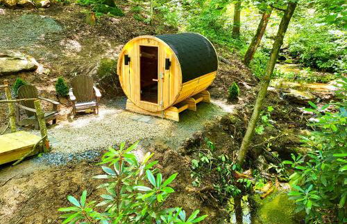 Ma & Pa's cabin at Cabin Fever in NC - Photo 4