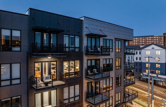 Prime Walkable Midtown Location Pool Gym Outlaw s Den by Avantstay - Foto 36