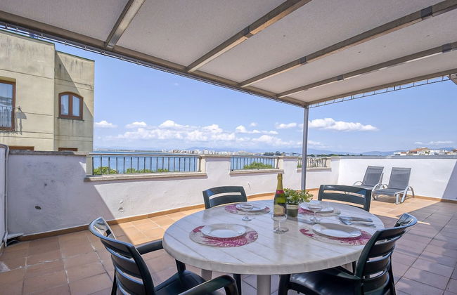 Centrally Heated Apt. in Roses - Photo 12