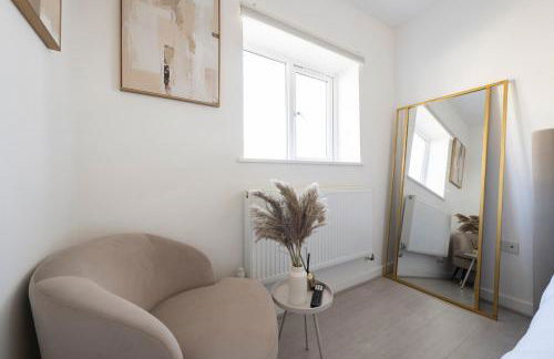 Designer 1BR I Work-From-Home Ready I Fast Wi-Fi - Foto 7