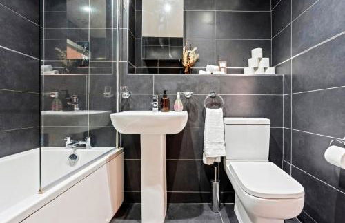 Luxury 1-Bed Apartment in JQ, Sleeps 3, Parking & Netflix, Ideal for contractors - Foto 34