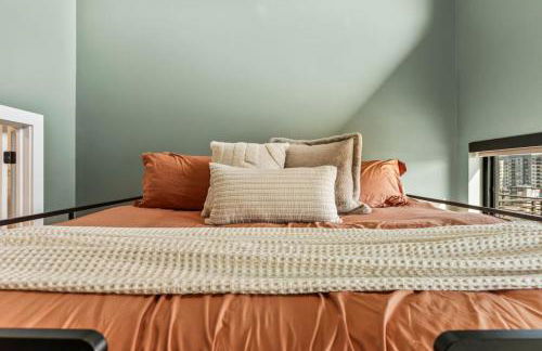 Penthouse Luxury with Pool Patio and City View plus Walk to Broadway - Foto 24