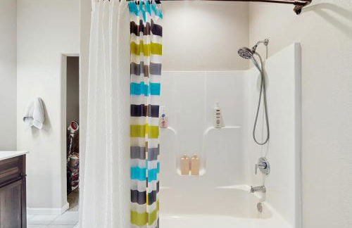 Fun on the Cove! Home with Dock and Foosball - Foto 17