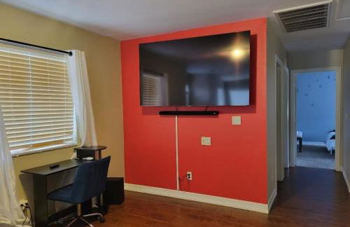 2BD Modern House with heated pool in North Vegas - Foto 23