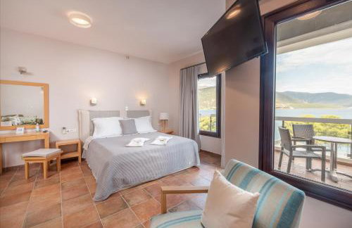 Trizonia Bay Hotel - Photo 43