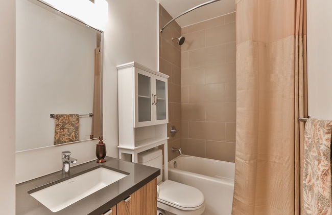 QuickStay - Chic in Yorkville (Yonge & Bloor) - Photo 21