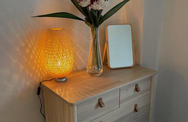 Number 10 Stunning Apartment, Fantastic Location! - Photo 11