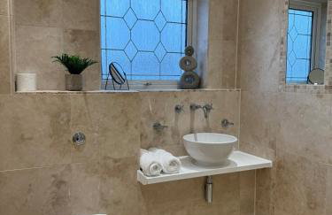 Contemporary 2-Bed House near Basildon Station - Foto 17