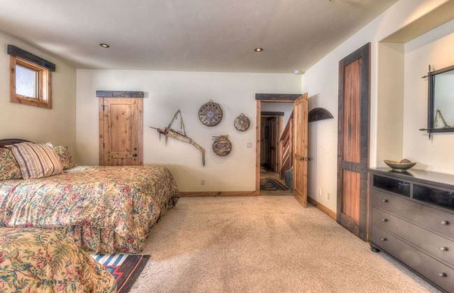 Ridge Court Barrel Relax in Private Hot Tub - Photo 2