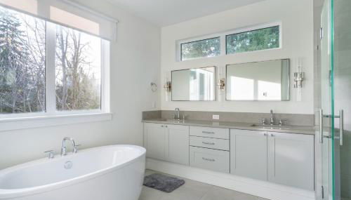 Elegant 3-Story House with Private Backyard in WA - Photo 4